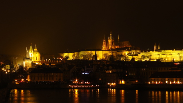 noční silueta Pražského hradu
